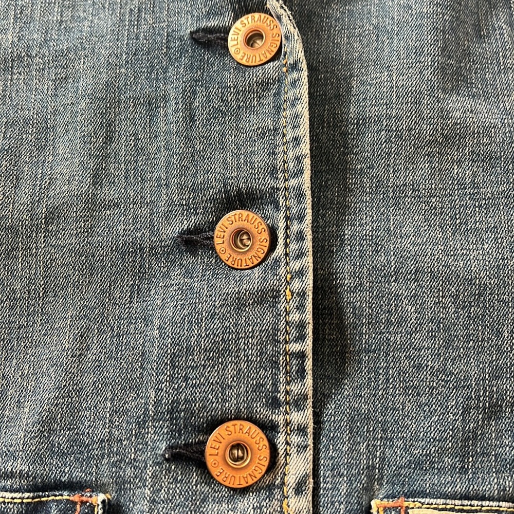 Rarely worn (maybe 2x) Vintage Size Med. Levi’s Blue Denim Blazer. - Picture 7 of 10